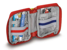 Cargar imagen en el visor de la galería, Imagen del botiquín de primeros auxilios de PAX talla XS abierto