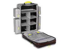 Charger l'image dans la galerie, Imagen de la mochila de emergencia Care de PAX abierta