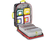 Charger l'image dans la galerie, Imagen de la mochila de emergencia Wasserkuppe L roja de PAX abierta bolsillos interiores