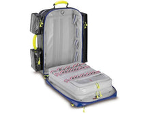 Charger l'image dans la galerie, Imagen de la mochila de emergencia Wasserkuppe L-ST azul de PAX abierta bolsillo frontal