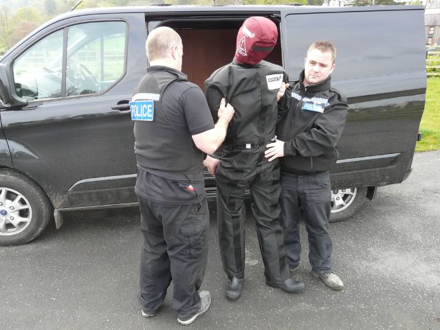 Imagen del Maniquí de entrenamiento para seguridad penitenciaria - Ruth Lee