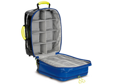Carregar imagem no visualizador da galeria, Imagen de la mochila de emergencia para paramédico Feldberg DEA azul de PAX abierta
