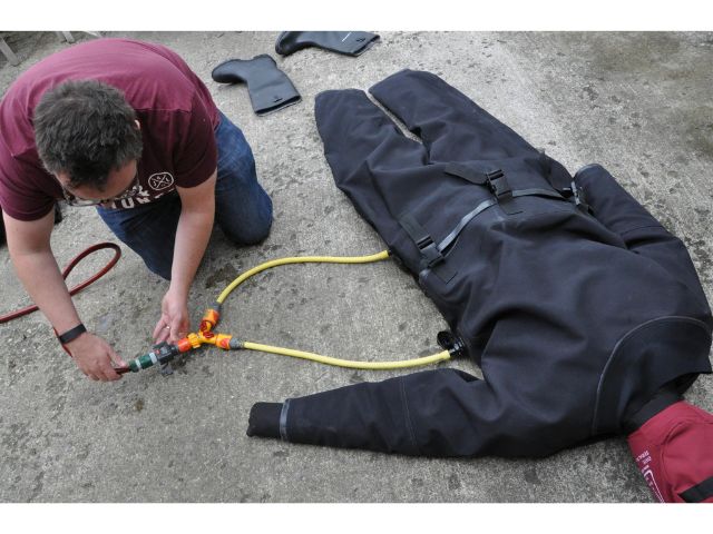Imagen del traje bariátrico rellenable de agua para maniquíes de entrenamiento - Ruth Lee